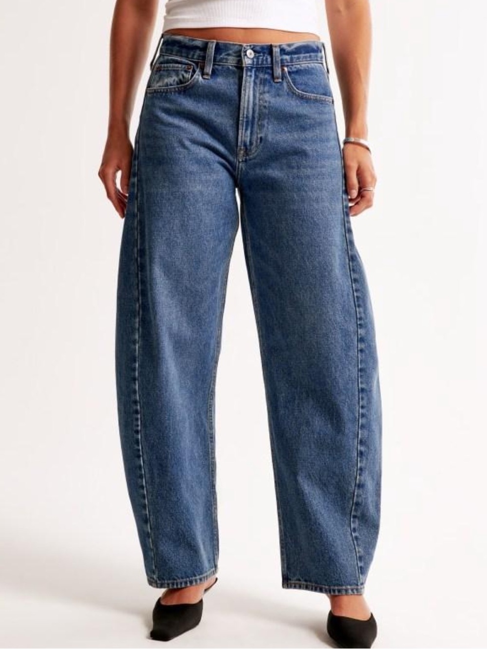 👖 Abercrombie & Fitch Mid Rise Barrel Jeans Medium Wash Size 27/4 Long